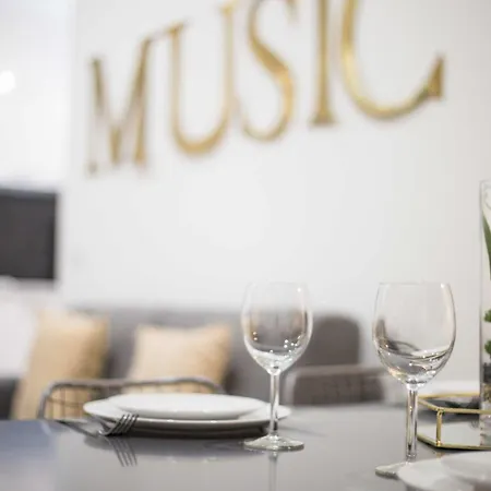 Experience Urban Life In The 10th Arrondissement * Parigi