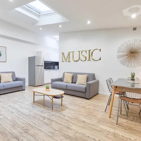 Experience Urban Life In The 10th Arrondissement Appartamento