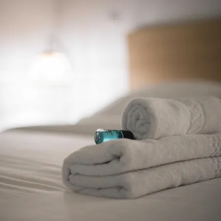 Experience Urban Life In The 10th Arrondissement Appartamento Parigi