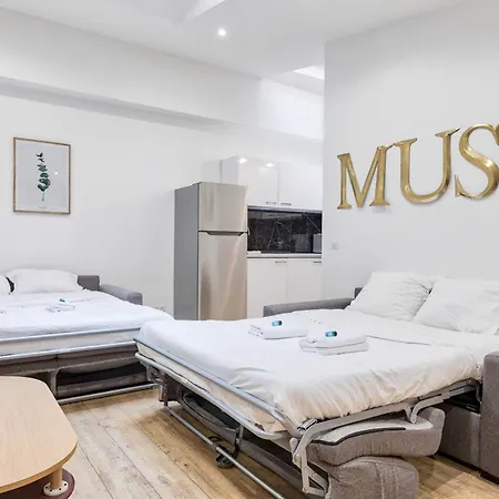 Experience Urban Life In The 10th Arrondissement Parigi