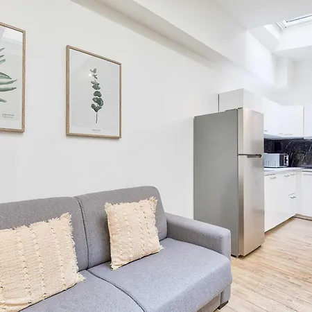 Experience Urban Life In The 10th Arrondissement *