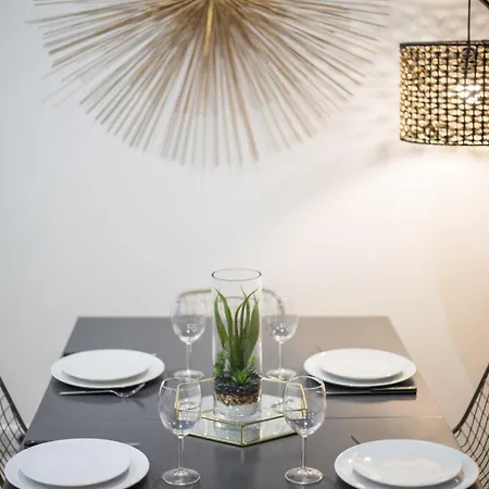 Appartamento Experience Urban Life In The 10th Arrondissement Parigi