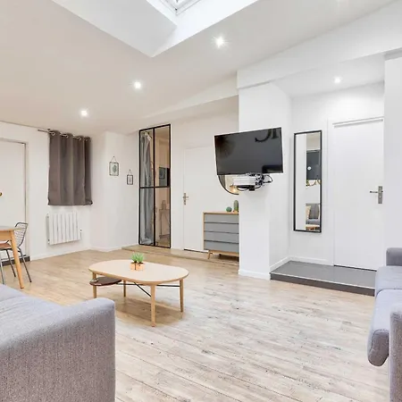 Appartamento Experience Urban Life In The 10th Arrondissement Parigi